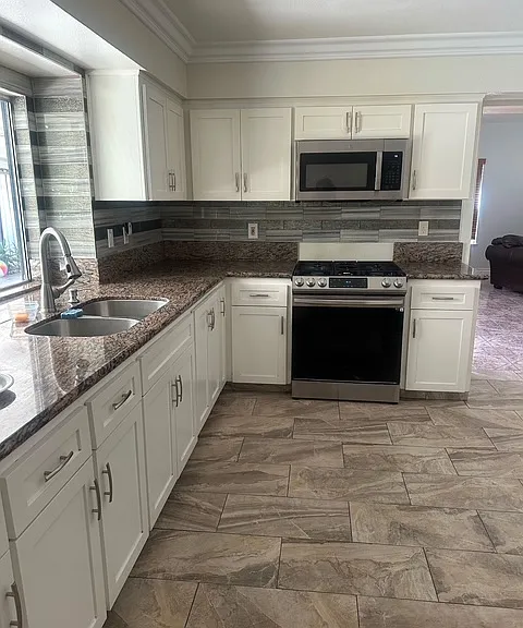 6105 Ambergrove St — Photo 35