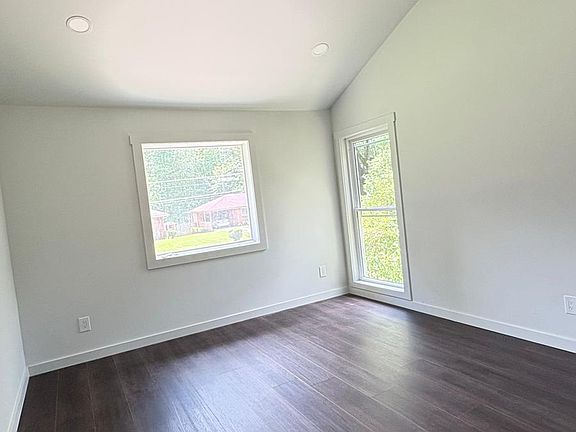 5th image of 2036 Fargo Pl