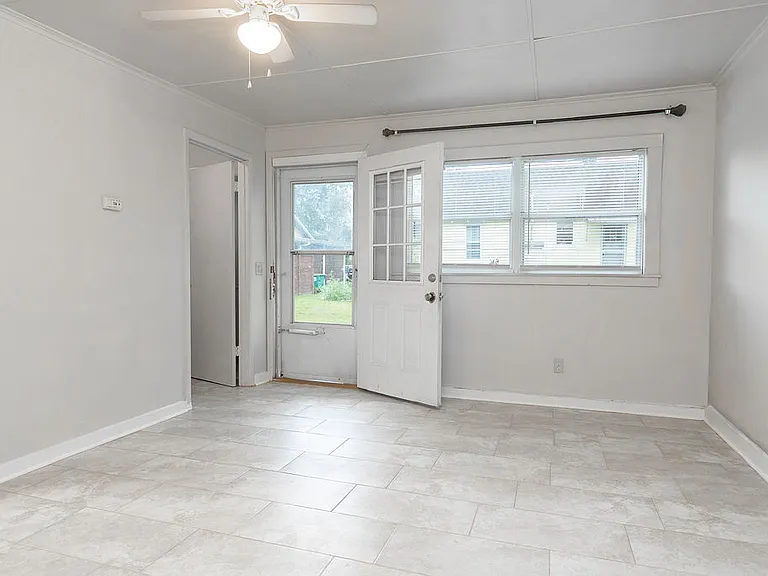 220 N Adelle Ave #1-B — Photo 11