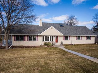 17950 Bolter Ln, Brookfield, WI 53045