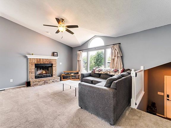 4th image of 1600 N Prairie Run Cir
