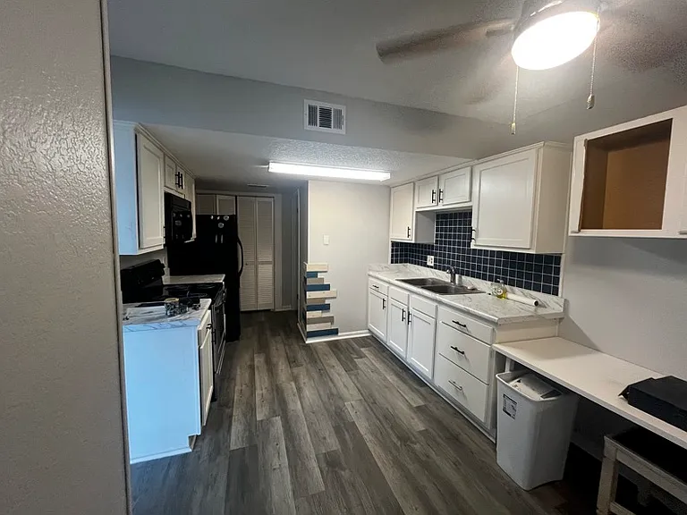 kitchen / breakfast room