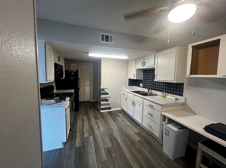 kitchen / breakfast room