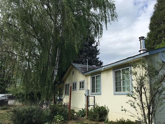 4th image of 3111 Rogue River Hwy