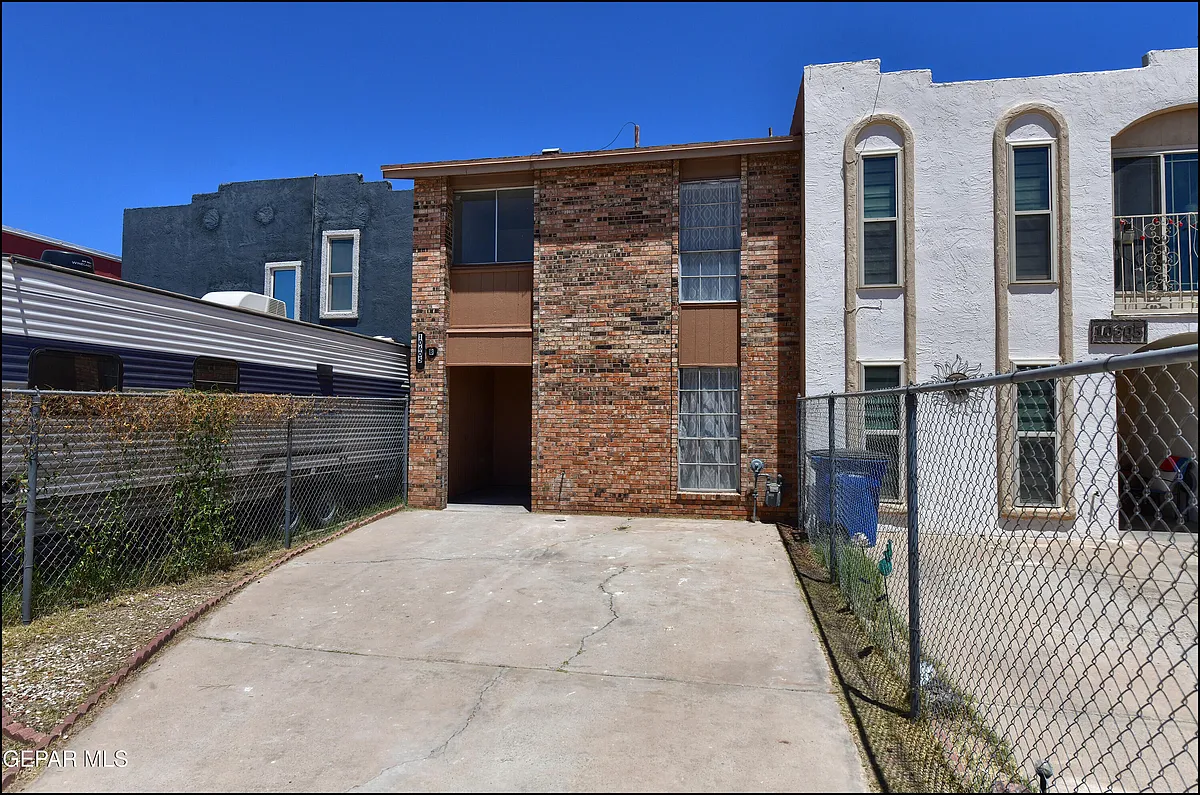 Building Photo - 10605 Kinross Ave #B