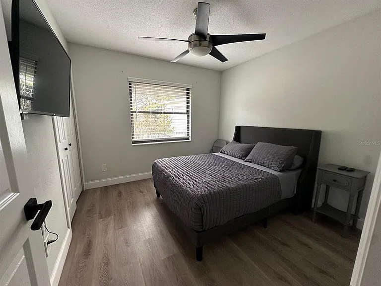 802 Gregory Ln — Photo 11