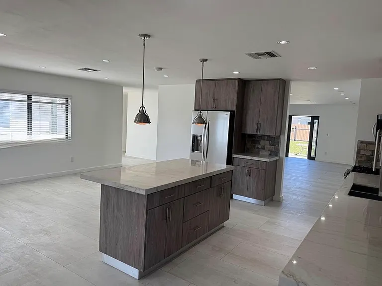 2832 SW 124th Ct — Photo 3