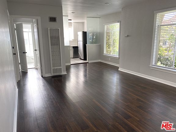 5th image of 920 Westbourne Dr APT 1