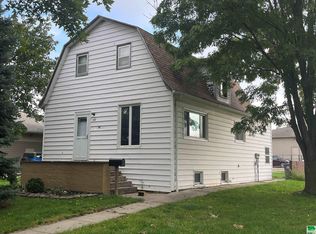 128 1st Ave SW, Sioux Center, IA 51250