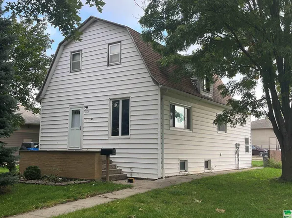 128 1st Ave SW, Sioux Center, IA 51250