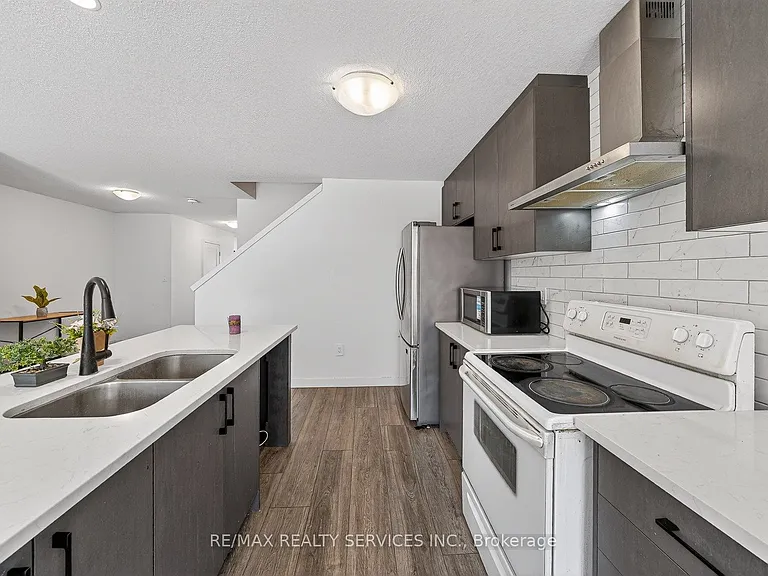 95 Queensbrook Cres — Photo 17