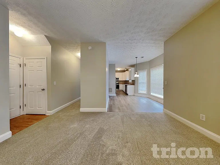 417 Carrie Ct — Photo 3