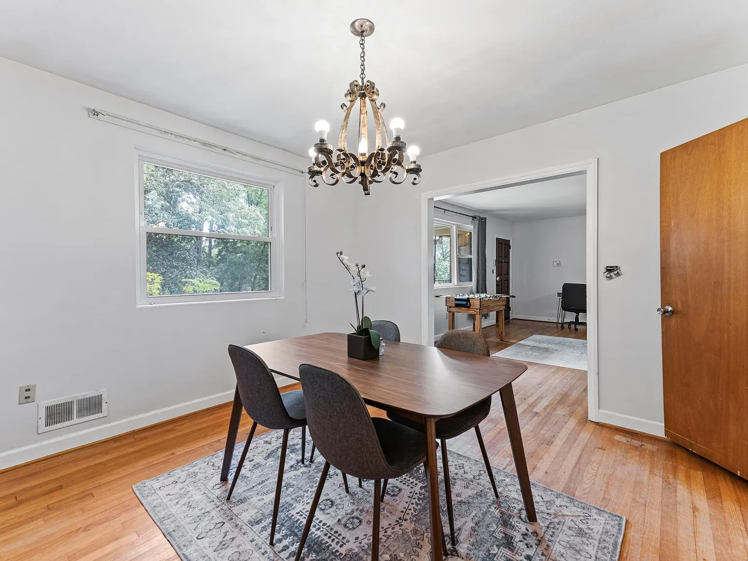 3 bed, 2533 sqft, $1,950 — Photo 3