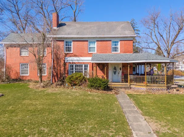 611 N Center St, Gridley, IL 61744