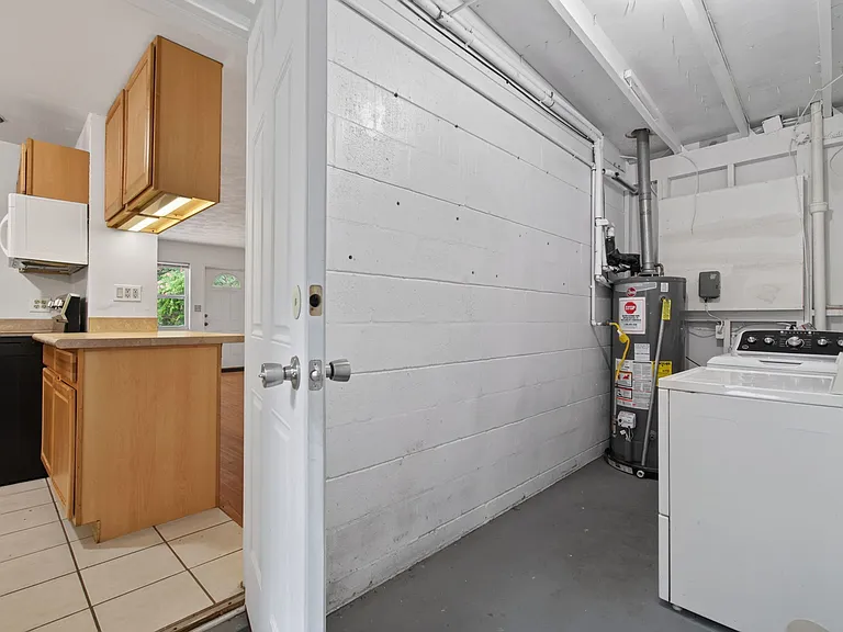 1524 NE 8th St — Photo 28