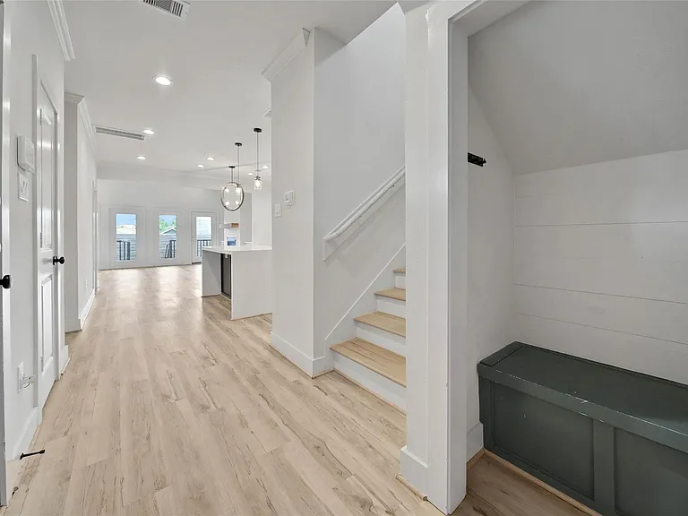 3322 Delhi St — Photo 4