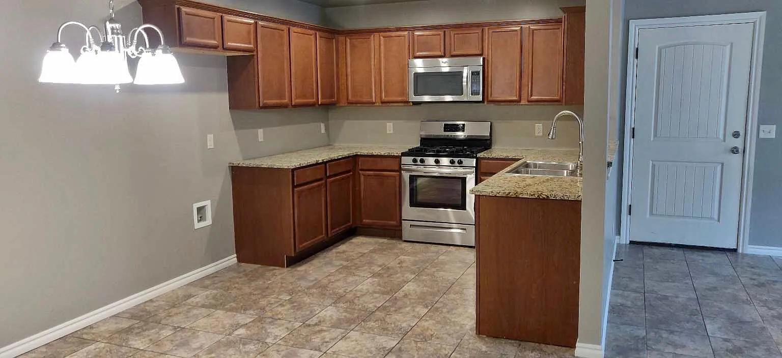 3 bed, 1250 sqft, $1,495 — Photo 1