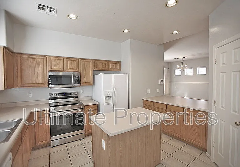 6331 W Pontiac Dr — Photo 6