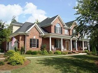 7332 Henson Forest Dr, Summerfield, NC 27358
