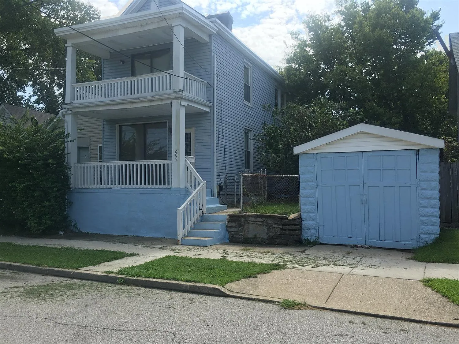 209 W 33rd St photo 1