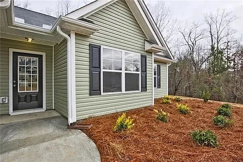 115 Finley Dr — Photo 2