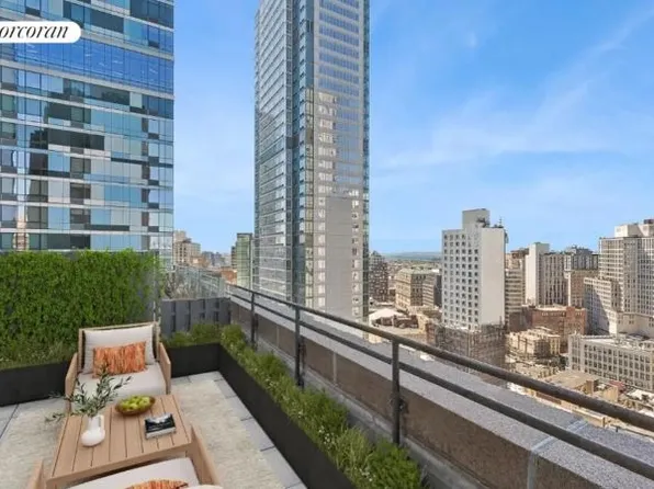 365 Bridge Street image 3 of 26