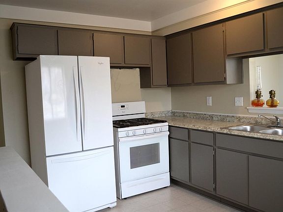 2nd image of 34750 Hunter Ave