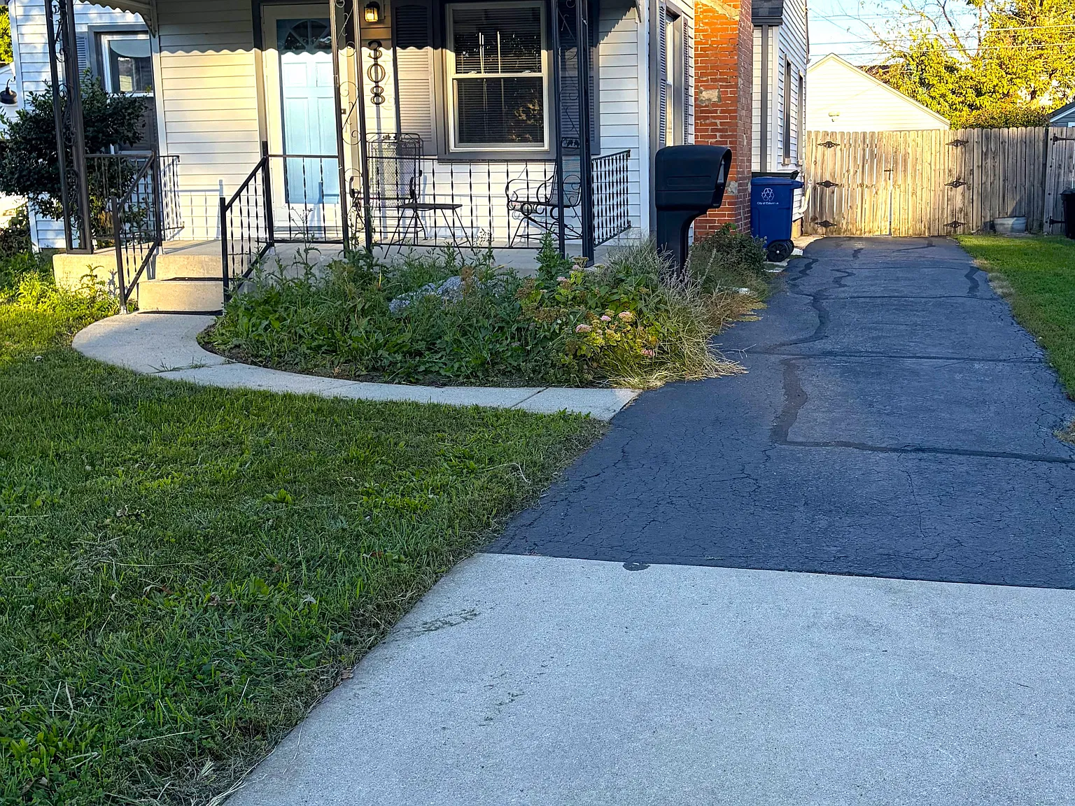 3 bed, 1365 sqft, $1,900 — Photo 2