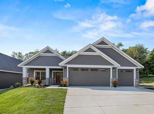 722 Ensconced Way, Chaska, MN 55318