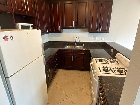 5th image of 11117 Hartsook St APT 205