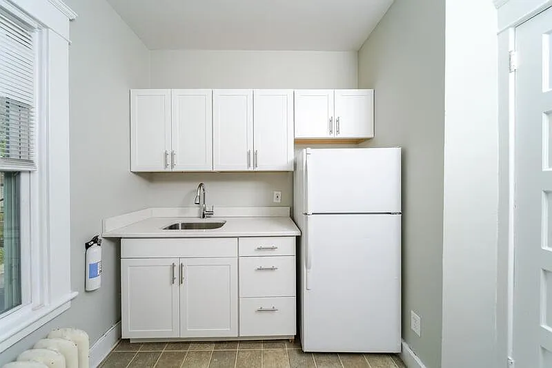 2 bed, 1.0 bath, 720 sqft, $1,325 — Photo 3