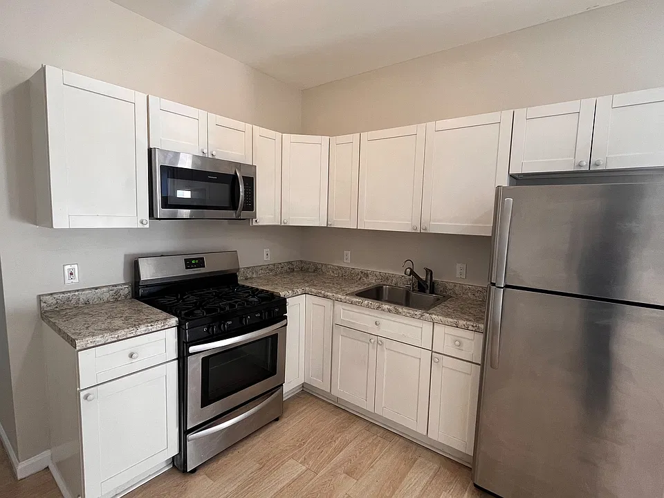 684 Grove St #39E