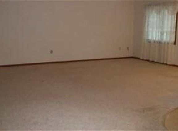 5th image of 372 Broadway Avenue N