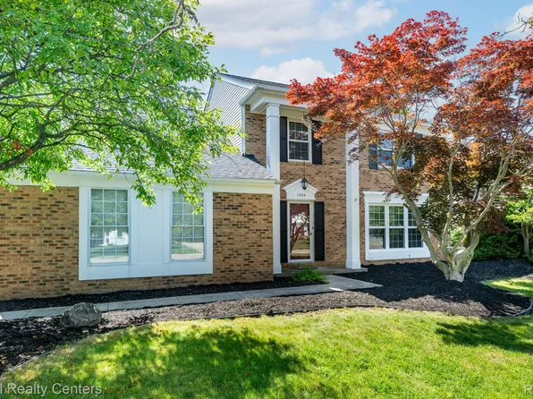 1884 Charrington Dr, West Bloomfield, MI 48324