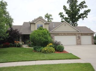 919 Perry Woods Cv, Fort Wayne, IN 46845