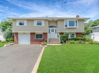 18 Raybor Rd, Commack, NY 11725