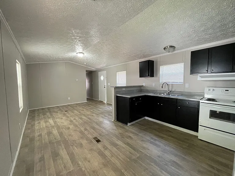 Evergreen Estates — Photo 33