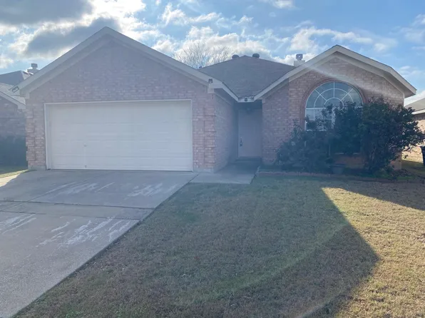 1308 Sierra Blanca Dr, Burleson, TX 76028