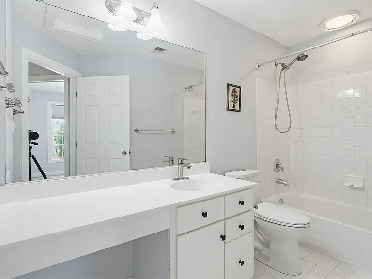 10635 Hillingdon Rd — Photo 20