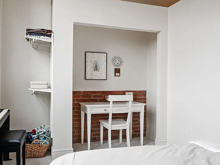 5850 Centre Ave #302 — Photo 2