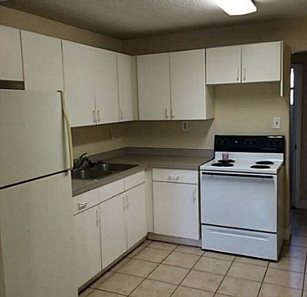 4th image of 2990 SW 15th Ave