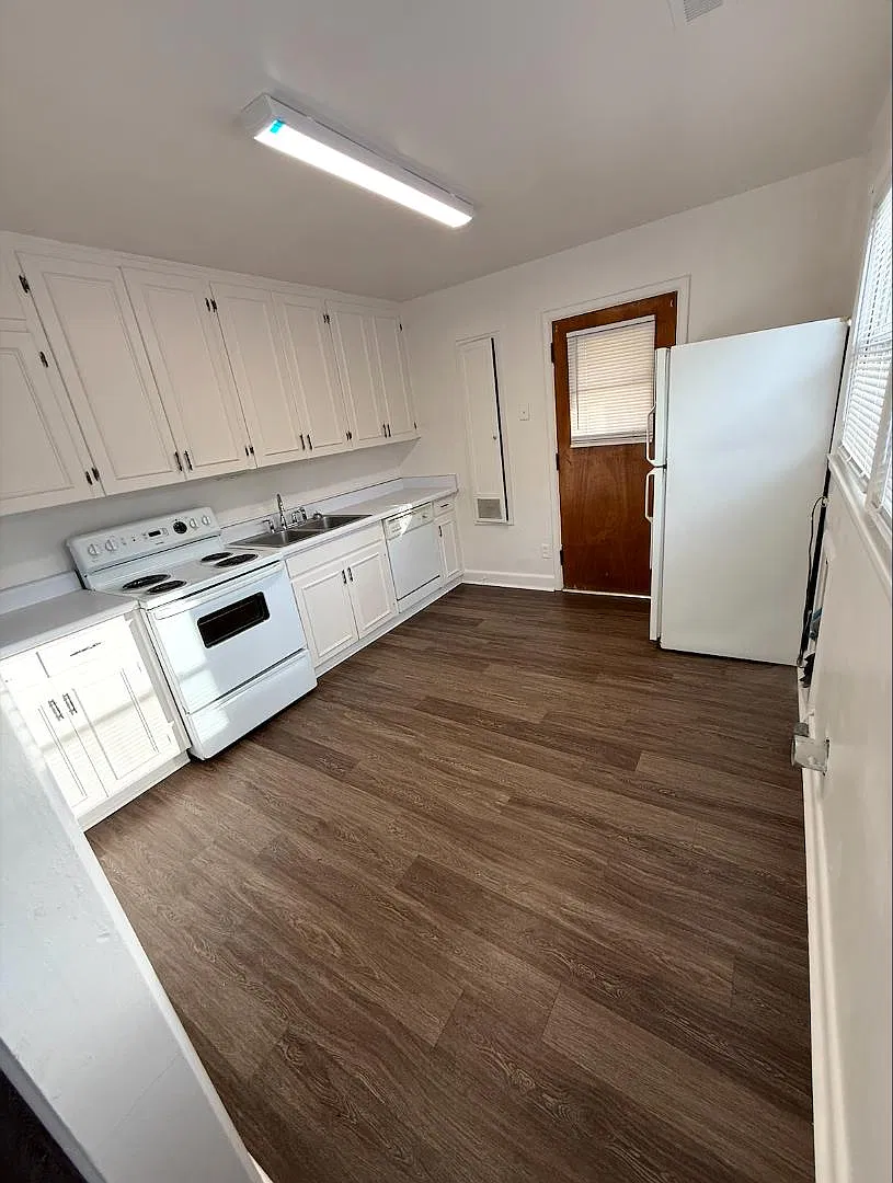 917 Windy Ct. - Apt. B — Photo 2