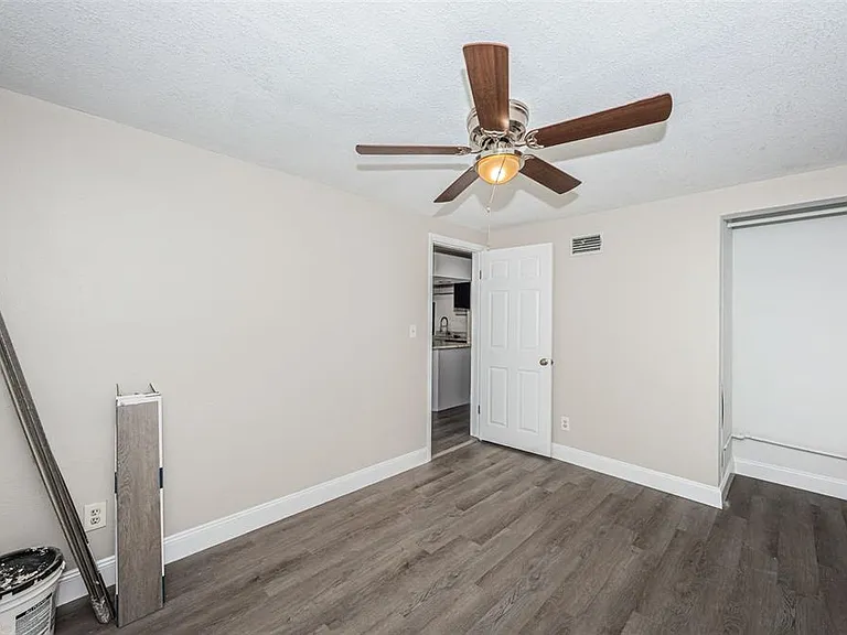 705 3rd Ave NE #C — Photo 30