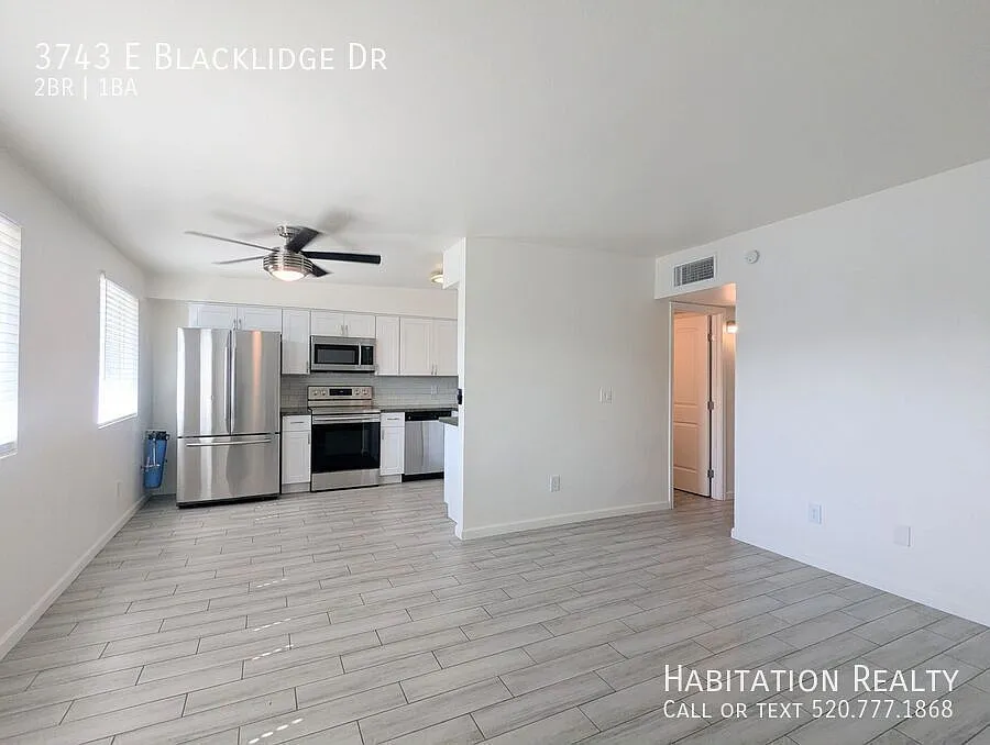 Beautifully renovated 2bd/1bath brick home in central Tucson, with mountain views! — Photo 3