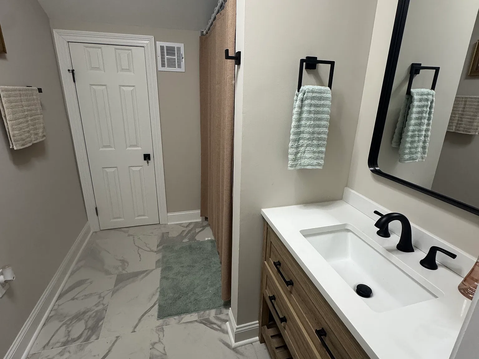 3 bed, 2.5 bath, 2318 sqft, $2,800 — Photo 3