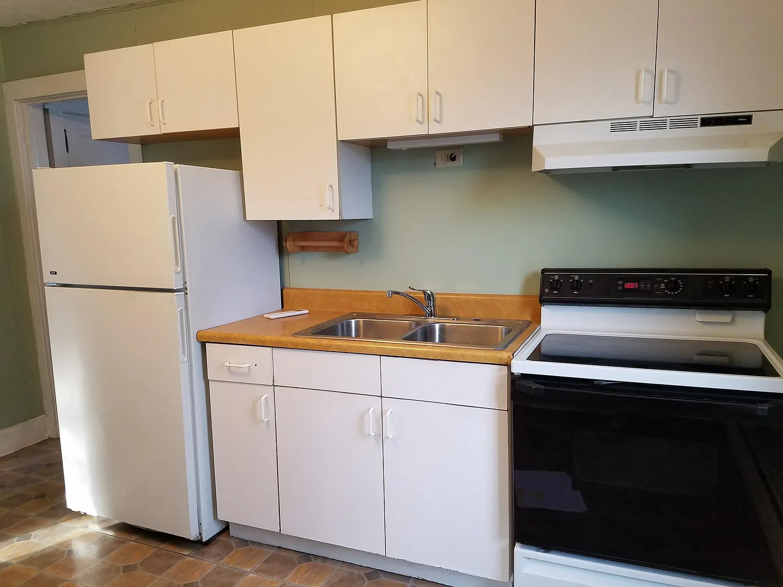 2 bed, $1,050 — Photo 3