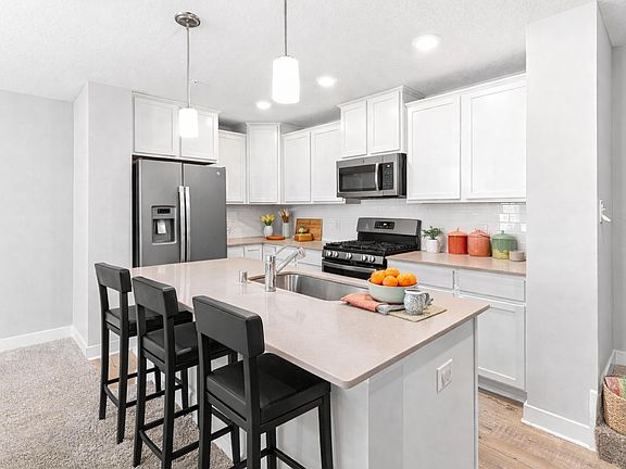 3rd image of 8042 Abercrombie Ln