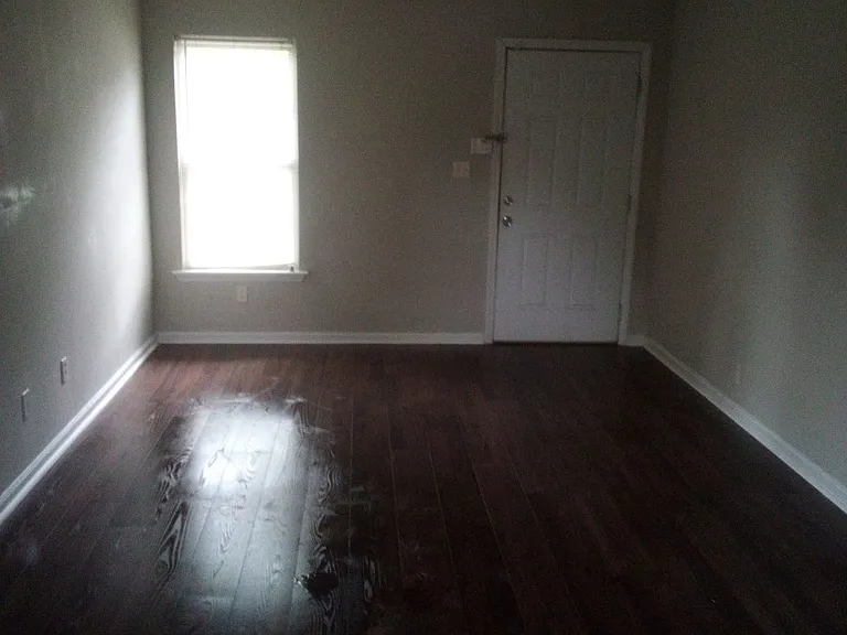 207 Belleterrace Ct — Photo 6