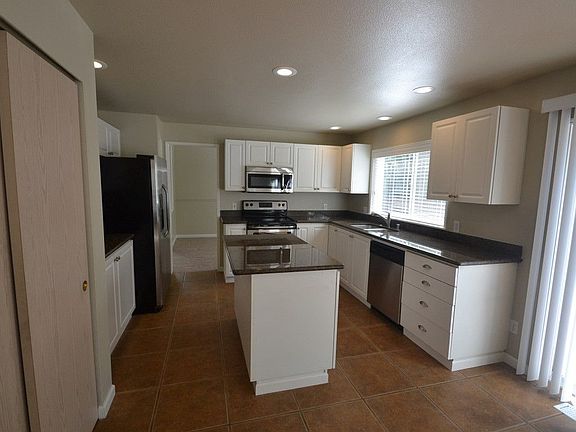 3rd image of 1510 39th St SE