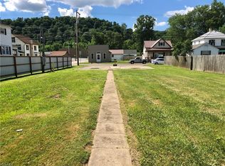 909 Grandview Ave, New Matamoras, OH 45767